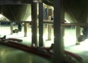 Σοβαρό εργατικό ατύχημα: Τέσσερα άτομα «λούστηκαν» με καυστική ποτάσα -Ο ένας χαροπαλεύει [εικόνες]