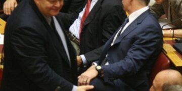 Ο Βενιζέλος έστειλε email σε Παπανδρέου – Σημίτη για να πάνε στην εκδήλωση του ΠΑΣΟΚ στο Ζάππειο