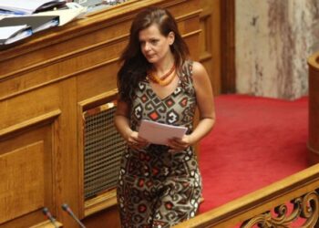 Διαζύγιο ζήτησε η βουλευτής Μαρία Γιαννακάκη όταν έμαθε για το πλαστό πτυχίο του συζύγου της!