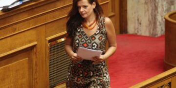 Διαζύγιο ζήτησε η βουλευτής Μαρία Γιαννακάκη όταν έμαθε για το πλαστό πτυχίο του συζύγου της!