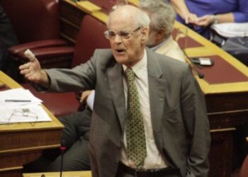 Χαμός στη Βουλή με το σεξιστικό σχόλιο του Κακλαμάνη -Το ’74 οι γυναίκες ήταν στην κουζίνα