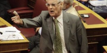 Χαμός στη Βουλή με το σεξιστικό σχόλιο του Κακλαμάνη -Το ’74 οι γυναίκες ήταν στην κουζίνα