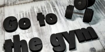 Τι να τρώτε πριν από το γυμναστήριο για να αυξήσετε τον μυικό σας όγκο