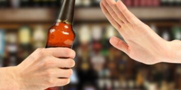 Τι να πίνετε για να σας βοηθήσει να κόψετε το αλκοόλ