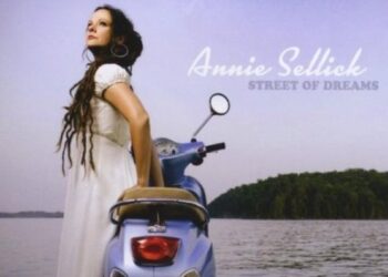 Οι Μουσικές Επιλογές του e-ptolemeos.gr, Annie Sellick – Mambo Italiano (2009)