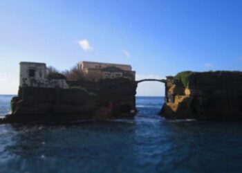 Δείτε το πανέμορφο ιταλικό νησάκι που είναι…«καταραμένο»