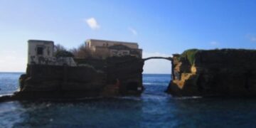 Δείτε το πανέμορφο ιταλικό νησάκι που είναι…«καταραμένο»