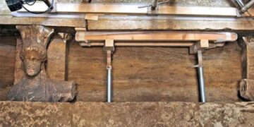 Αμφίπολη: «Εμφύλιος» αρχαιολόγων για τα χέρια των Καρυάτιδων