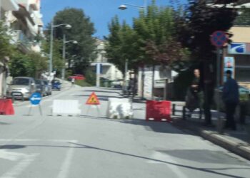 Έκλεισε τμήμα της Παύλου Μελά εξαιτίας της τρύπας στο οδόστρωμα