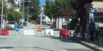 Έκλεισε τμήμα της Παύλου Μελά εξαιτίας της τρύπας στο οδόστρωμα