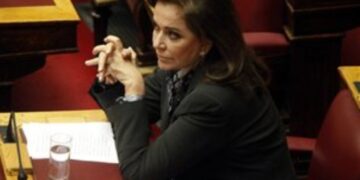 Μπακογιάννη: Ο Σαμαράς πρέπει να μιλήσει με τον Τσίπρα