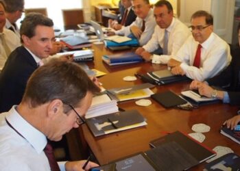 Φόβοι ότι ετοιμάζει μεγάλο «μπαμ» η Τρόικα