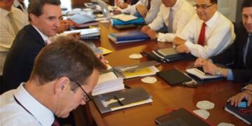 Φόβοι ότι ετοιμάζει μεγάλο «μπαμ» η Τρόικα