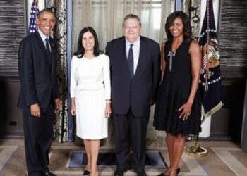 Με το ζεύγος Ομπάμα φωτογραφήθηκαν Βενιζέλος και Μπακατσέλου