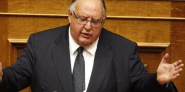 Πάγκαλος: «Το ΠΑΣΟΚ δεν μπορεί να πάει μπροστά με νεκραναστάσεις»