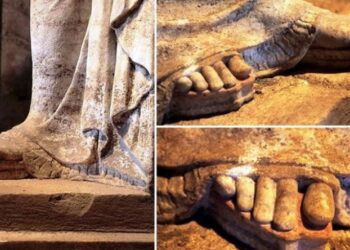 Τα μυστικά των Καρυάτιδων: Τι συμβολίζουν τα ακροδάχτυλα και οι κόθορνοι