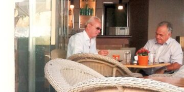 Tι γυρεύει ο Λούλης στο τραπέζι του Δραγασάκη;