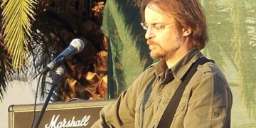 Ο Μίλτος Πασχαλίδης την Κυριακή στο Υπαίθριο Θέατρο Κοζάνης