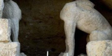 Ο Σαράντος Καργάκος επιμένει για την Αμφίπολη: Ο τάφος ανήκει στο Μέγα Αλέξανδρο