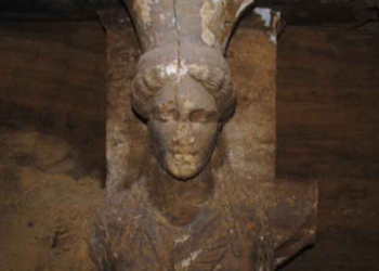 Βρέθηκαν δύο επιγραφές στον τάφο της Αμφίπολης -Κορυφώνεται η αγωνία