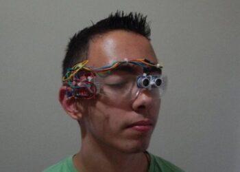 Η Ελλάδα του μέλλοντος: Μαθητής από την Άρτα έφτιαξε ειδικά γυαλιά για τυφλούς και τον αποθεώνει η Google [εικόνες]