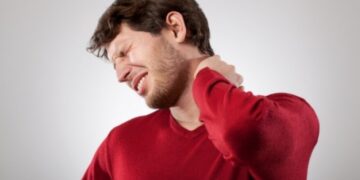 Σπιτικές λύσεις για τον πόνο στον αυχένα