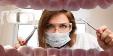 Ποια προβλήματα υγείας "δείχνει" το μάτωμα των ούλων