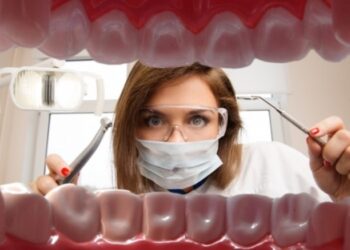 Ποια προβλήματα υγείας “δείχνει” το μάτωμα των ούλων