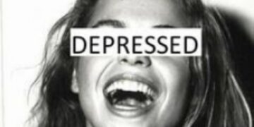 H "χαμογελαστή κατάθλιψη" των social media