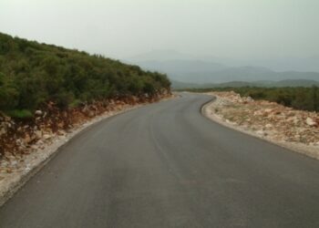 Πρόβλημα στον οδικό άξονα Φλώρινας- Πρέσπας, λόγω κατολίσθησης