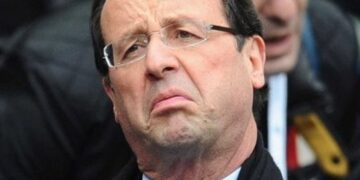 H φωτογραφία του Ολάντ με τους παγκόσμιους ηγέτες που προκαλεί γέλια – Ο άνθρωπος είναι αλλού [εικόνα]