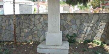 Οδοιπορικό στα μνημεία της Εορδαίας – Το μνημείο πεσόντων στο Καρυοχώρι