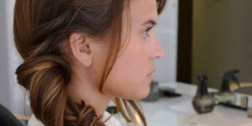 «Αλογοουρά αστακός», η τελευταία τάση στα μαλλιά -Καρέ καρέ πώς να την κάνετε εύκολα και γρήγορα [εικόνες]