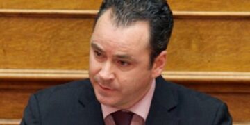 «Γαλάζιο» σάιτ συνδέει την παραίτηση Κουκοδήμου με τον Μιχάλη Καρχιμάκη