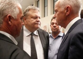 Μέλη της ομάδας υποστήριξης του Παπανδρέου αυτοί που γιούχαραν τον Βενιζέλο στο Ζάππειο [εικόνες]