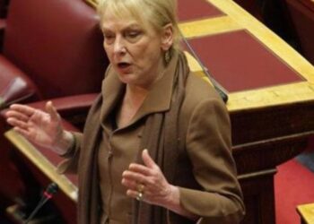 Η Φωτεινή Πιπιλή τα… χώνει πάλι στους «ελληναράδες» που κάνουν τις παραλίες σκουπιδαριό [εικόνα]