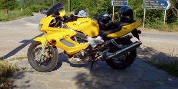 ΠΩΛΕΙΤΑΙ HONDA VTR