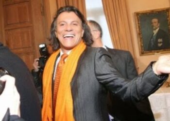 Το Ποντίκι αποκαλεί τον Ηλία Ψινάκη «νούμερο, βλαχοδήμαρχο και τυρόγαλο τρίτης κατηγορίας»