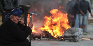 Μπλόκο Ρομά στη Λ. Μεσογείων για την κατεδάφιση του καταυλισμού