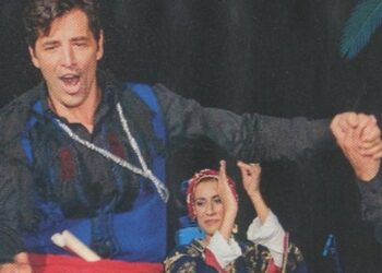 Οταν ο Ρουβάς φόρεσε βράκα κρητική και χόρεψε πεντοζάλη για τη βάπτιση της μικρής του κόρης [εικόνες]