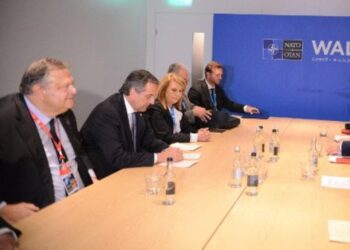 Τι συζήτησε ο Σαμαράς στα ολιγόλεπτα τετ α τετ με Μέρκελ και Ράμα στη Σύνοδο του ΝΑΤΟ