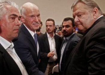 Το ΠΑΣΟΚ για την εκδήλωση Παπανδρέου στο Ζάππειο: Κλακαδόροι, πολιτικοί τζιχαντιστές και 50 αστείοι