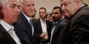 Το ΠΑΣΟΚ για την εκδήλωση Παπανδρέου στο Ζάππειο: Κλακαδόροι, πολιτικοί τζιχαντιστές και 50 αστείοι