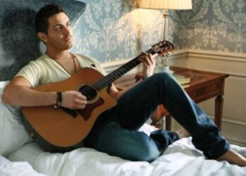 Τα πάθη και τα λάθη του Μιχάλη Χατζηγιάννη: Η Ferrari, το σκάφος για τη Ζέτα και η βίλα στη Σαντορίνη [εικόνες]