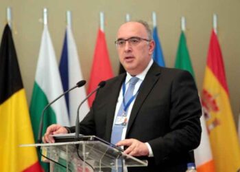 Ο Υφυπουργός Υποδομών, Μεταφορών και δικτύων, Μιχάλης Παπαδόπουλος μιλά σε συνέδριο για τα Δίκτυα Νέας Γενιάς στο Ζάππειο Μέγαρο, Πέμπτη, 13 Φεβρουάριου 2014. Συνέδριο με θέμα "Δίκτυα Νέας Γενιάς (NGN): Πυλώνας για τη διαδικτυακή ανάπτυξη" διοργανώνει το Υπουργείο Υποδομών, Μεταφορών & Δικτύων, σε συνεργασία με τη Διεθνή Ένωση Τηλεπικοινωνιών (International  Telecommunication Union - ITU) και την Ευρωπαϊκή Επιτροπή στοχεύοντας στην παρουσίαση των πλέον πρόσφατων εξελίξεων σε εθνικό και ευρωπαϊκό επίπεδο όσο αφορά στα Δίκτυα Νέας Γενιάς και της συνεισφοράς τους στην Ψηφιακή  Οικονομία για την προώθηση της ανάπτυξης και της απασχόλησης.  ΑΠΕ-ΜΠΕ/ΑΠΕ-ΜΠΕ/ΠΑΝΤΕΛΗΣ ΣΑΙΤΑΣ