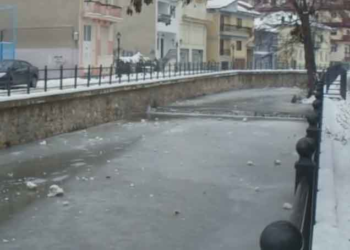 Ο παγωμένος ποταμός Σακουλέβας στη Φλώρινα (ΔΕΙΤΕ ΒΙΝΤΕΟ)