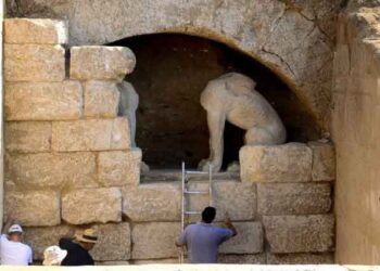 Αμφίπολη: Σε γυναίκα, περίπου 60 ετών ανήκει ο σκελετός