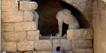Αμφίπολη: Σε γυναίκα, περίπου 60 ετών ανήκει ο σκελετός