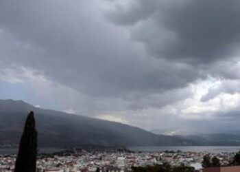 Ο καιρός σήμερα: Νεφώσεις και βροχές με υψηλές για την εποχή θερμοκρασίες