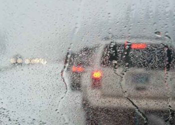 Υπό βροχή ξεκινά η έξοδος των ετεροδημοτών